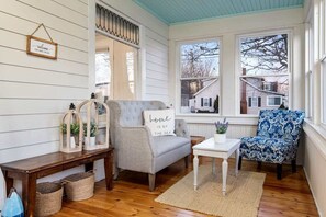 Smart TV - Walk to Beach | Patio | Full Kitchen | Parking (Old Orchard Beach)