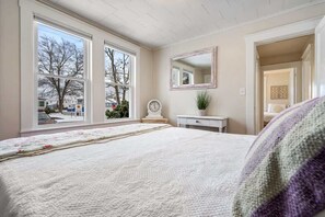 2 bedrooms, iron/ironing board, travel cot, free WiFi