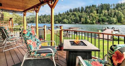 Charming & Rustic Lakeside Cabin: Mt. Rainier, Fall Hikes, Large Covered Deck