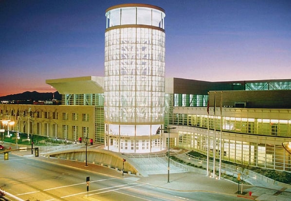 Exterior - Deluxe Downtown Condo Close to Everything! (Salt Lake City)