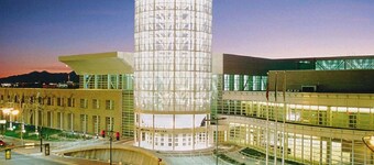 Deluxe Downtown Condo Close to Everything!