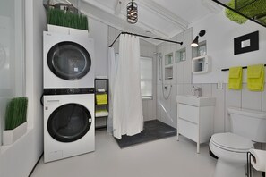 Towels, soap, toilet paper - Modern Waterfront Studio - Minutes to the Beach and Downtown Naples (Naples)