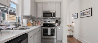 Charming Coastal Cottage in Downtown Ocean Springs – Golf Cart available!
