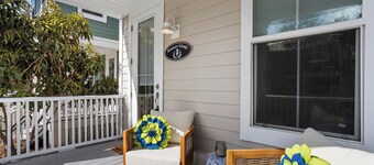 Charming Coastal Cottage in Downtown Ocean Springs – Golf Cart available!