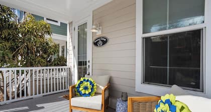 Charming Coastal Cottage in Downtown Ocean Springs – Golf Cart available!