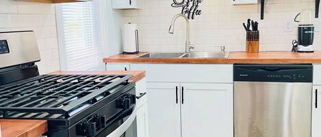 Refrigerador, microondas, horno y lavavajillas