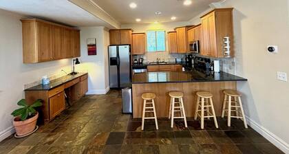 Spacious Townhome Near Downtown