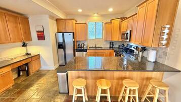 Coffee/tea maker, fridge, microwave, oven
