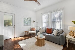 Smart TV - NOOK '35|1mi to Downtown|Private Backyard (St. Augustine)