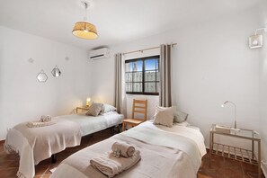 2 chambres, fer et planche à repasser, Wi-Fi gratuit, draps fournis