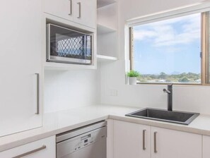 Apartment, 2 Bedrooms | Private kitchen