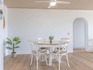 Leilighet, 2 soverom | Spiseområde på rommet