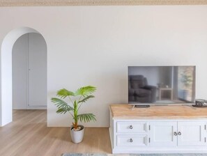 Leilighet, 2 soverom | Oppholdsområde | Flatskjerm-TV