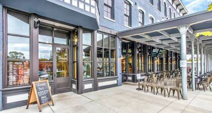 Chelsea Place: Premier Modern Downtown 2BR Loft