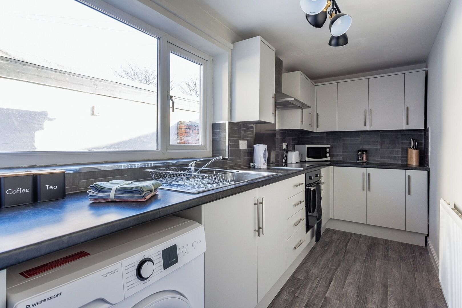 ثلاجة، ميكروويف، فرن، موقد طهي مسطح