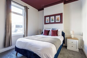 4 chambres, fer et planche à repasser, lit parapluie, Wi-Fi