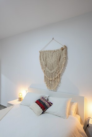 2 bedrooms, travel crib, free WiFi, bed sheets