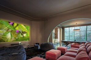 Smart TV, fireplace, books - Gated Buckhead estate with guesthouse, theater, gym - Simply the Best (Atlanta)