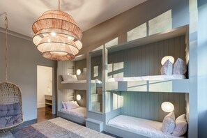 6 室のベッドルーム、アイロン / アイロン台、WiFi、ベッドシーツ