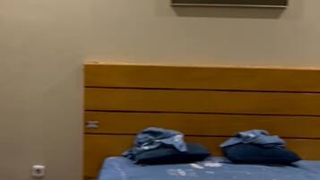 4 habitaciones, tabla de planchar con plancha, wifi y ropa de cama