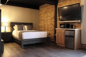 The Markham | Blackout drapes, free WiFi - 4th Street Lofts (Bemidji)