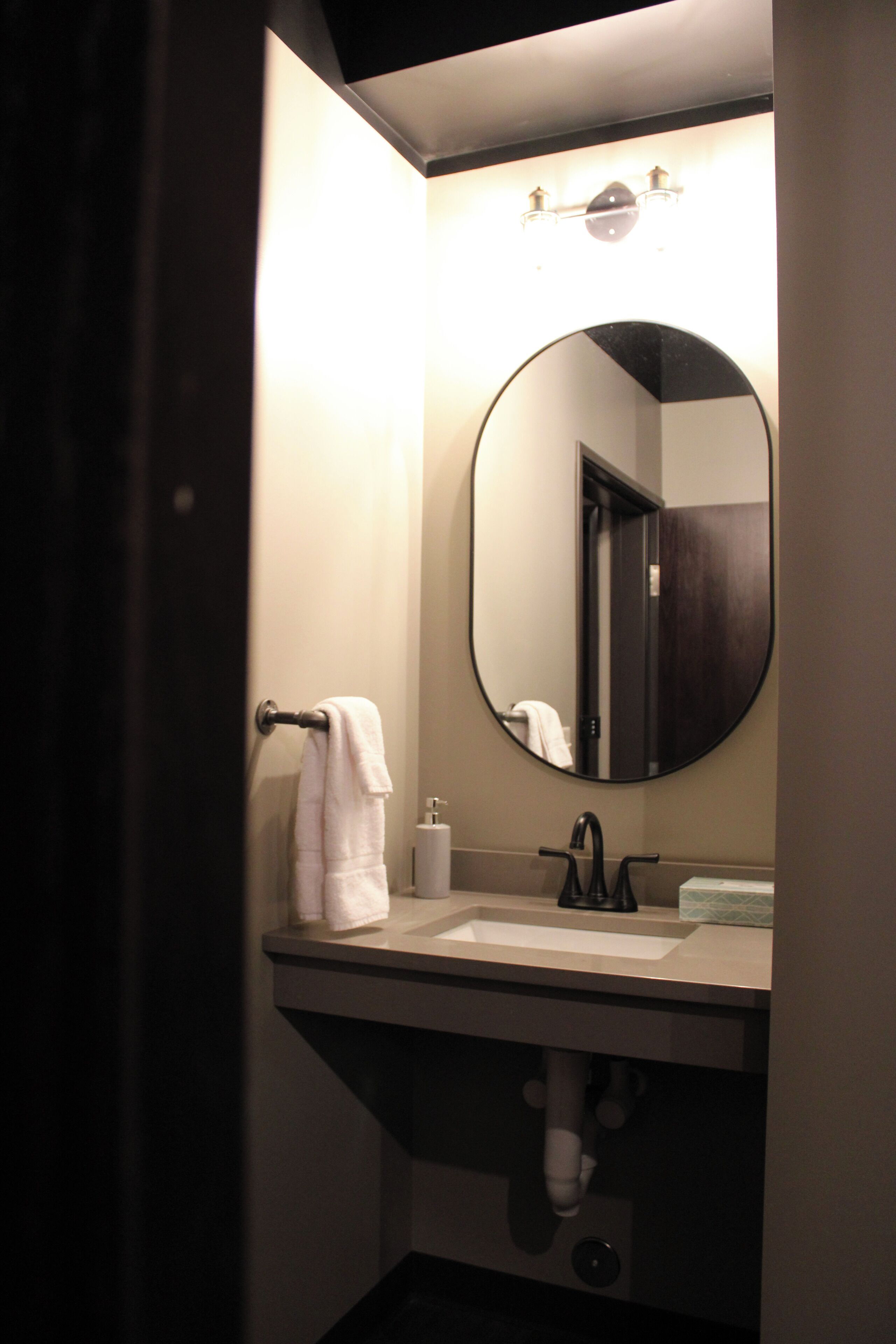 The Rex | ห้องน้ำ | ฝักบัว, ไดร์เป่าผม, ผ้าเช็ดตัว, สบู่