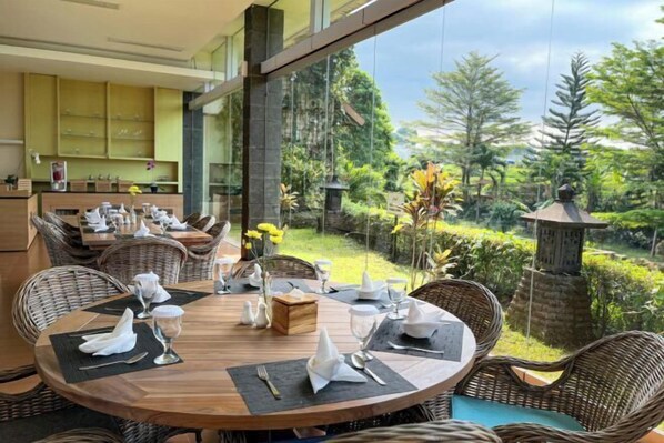 Restaurant - Grage Resort Sangkan (Cigandamekar)