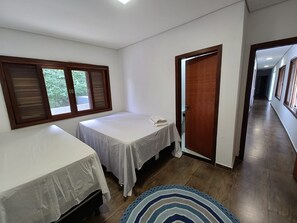6 bedrooms, iron/ironing board, WiFi, bed sheets - Cozy house in the Porta do Sol Condominium - Cantinho da Providencia (Mairinque)