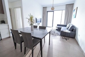 TV - Park Heights 2 | Dubai Hills 1BR (Dubai)