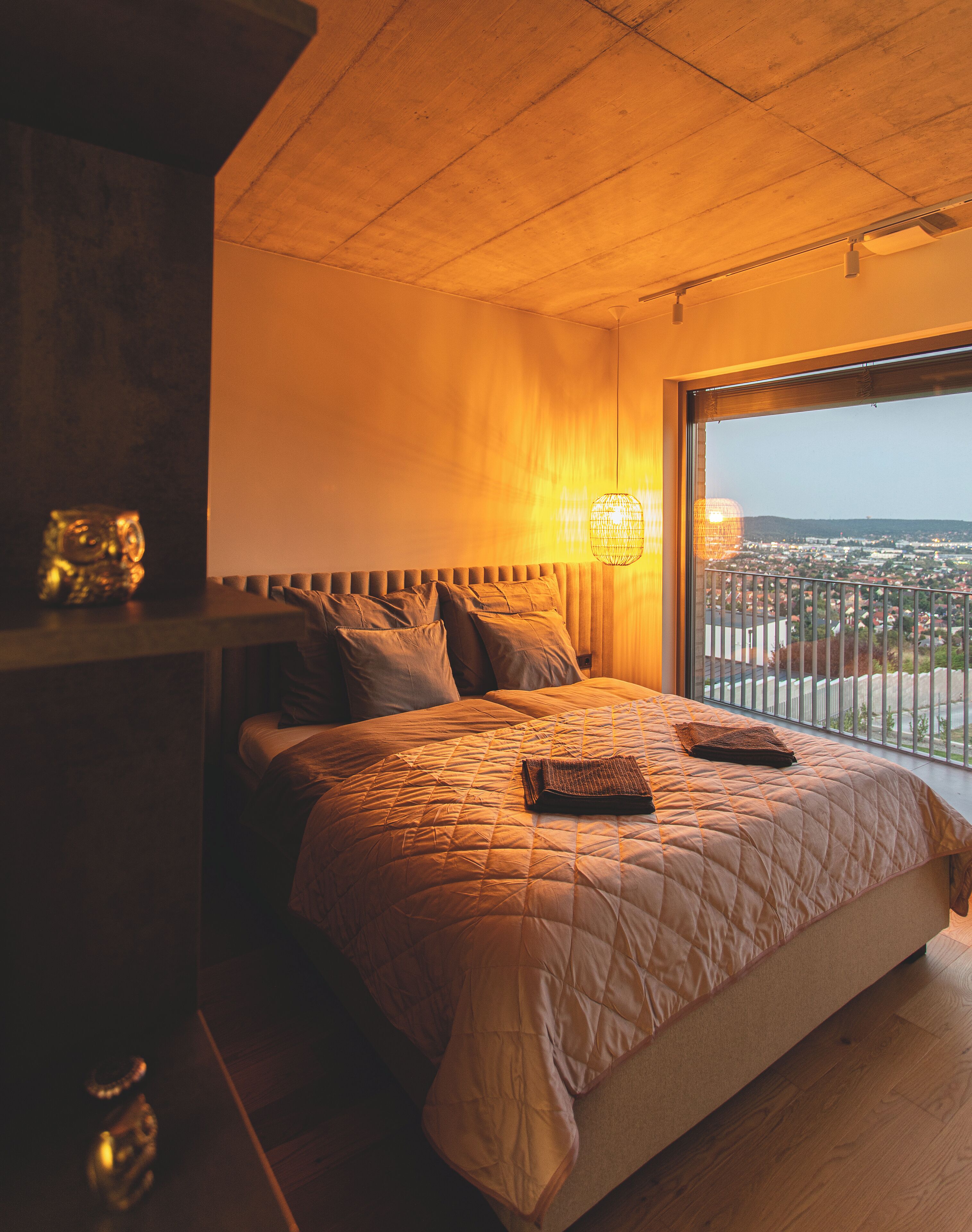 3 bedrooms, desk, iron/ironing board, travel cot