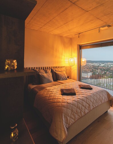Retraite Familiale Panoramique avec Jacuzzi, à 15 Min du Centre de Budapest !