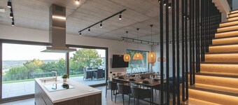 Panoramic Family Retreat w/ Mountain_Hot Tub_ 15-Minute to Budapest Center!