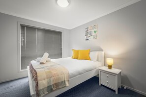 Comfort-talo | 4 makuuhuonetta, silitysrauta/-lauta, ilmainen Wi-Fi