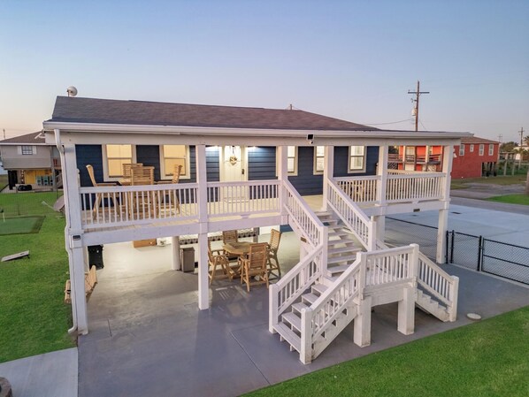 Exterior - Beach Oasis w\Pickleball, Putting Green, Games, Firepit, & More (Bolivar Peninsula)