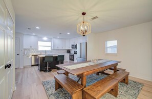Dining - Beach Oasis w\Pickleball, Putting Green, Games, Firepit, & More (Bolivar Peninsula)