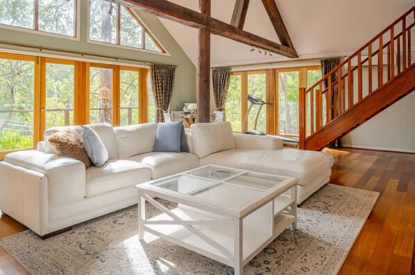 Smart TV - Bickley Tree Stay - Charming 2-bedroom guest suites in Bickley, Perth Hills (Bickley)