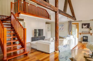 Smart TV - Bickley Tree Stay - Charming 2-bedroom guest suites in Bickley, Perth Hills (Bickley)