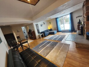 Living area - Blue Cozy
-Nice private unit (Dollard-des-Ormeaux)