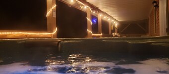 Lovely cottage with sauna and hot tub in Grafton