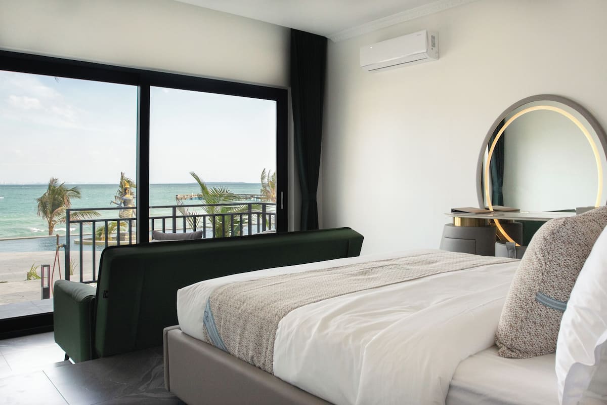 1 bedroom, premium bedding, memory foam beds, in-room safe