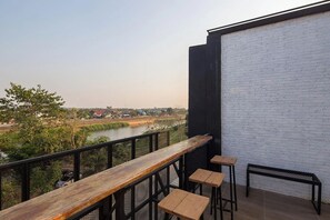 Ảnh chưa phân loại, 5 trong số 103 ảnh, nút