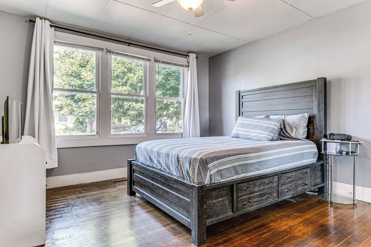 Rumah, 2 kamar tidur, Bebas Asap Rokok, dapur | Tirai kedap cahaya dan setrika/meja setrika