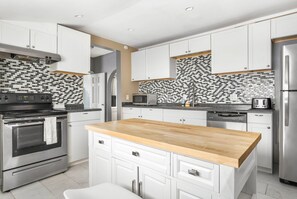 House, 2 Bedrooms, Non Smoking, Kitchen | Private kitchen