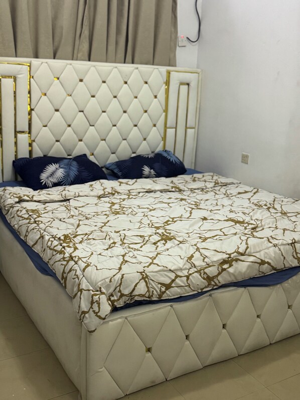 4 makuuhuonetta, silitysrauta/-lauta, Wi-Fi, vuodevaatteet