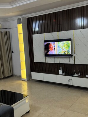 Interior - ROSEGARDENLODGE
Spacious 3-Bedroom Retreat,Cozy, Stylish & Perfect for Getaways! (Lagos)