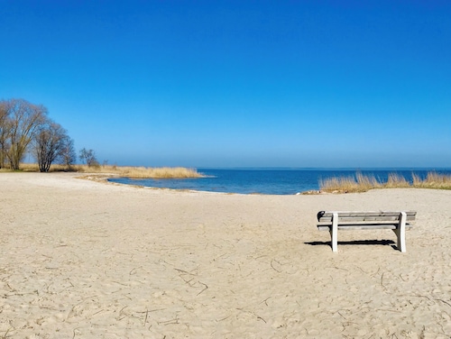 Sunny beach house right on the lagoon with water views for 2-4 people