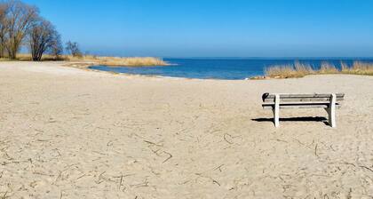 Sunny beach house right on the lagoon with water views for 2-4 people