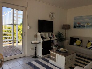 テレビ、書庫、ステレオ