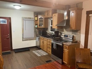 ثلاجة، ميكروويف، فرن، موقد طهي مسطح