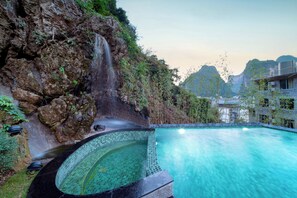 2 outdoor pools